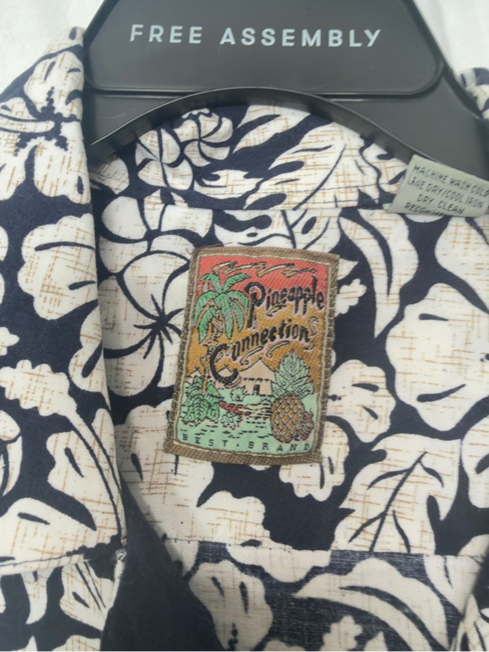 Classic Black Floral Hawaiian Button-Down Shirt - Picture 5 of 7